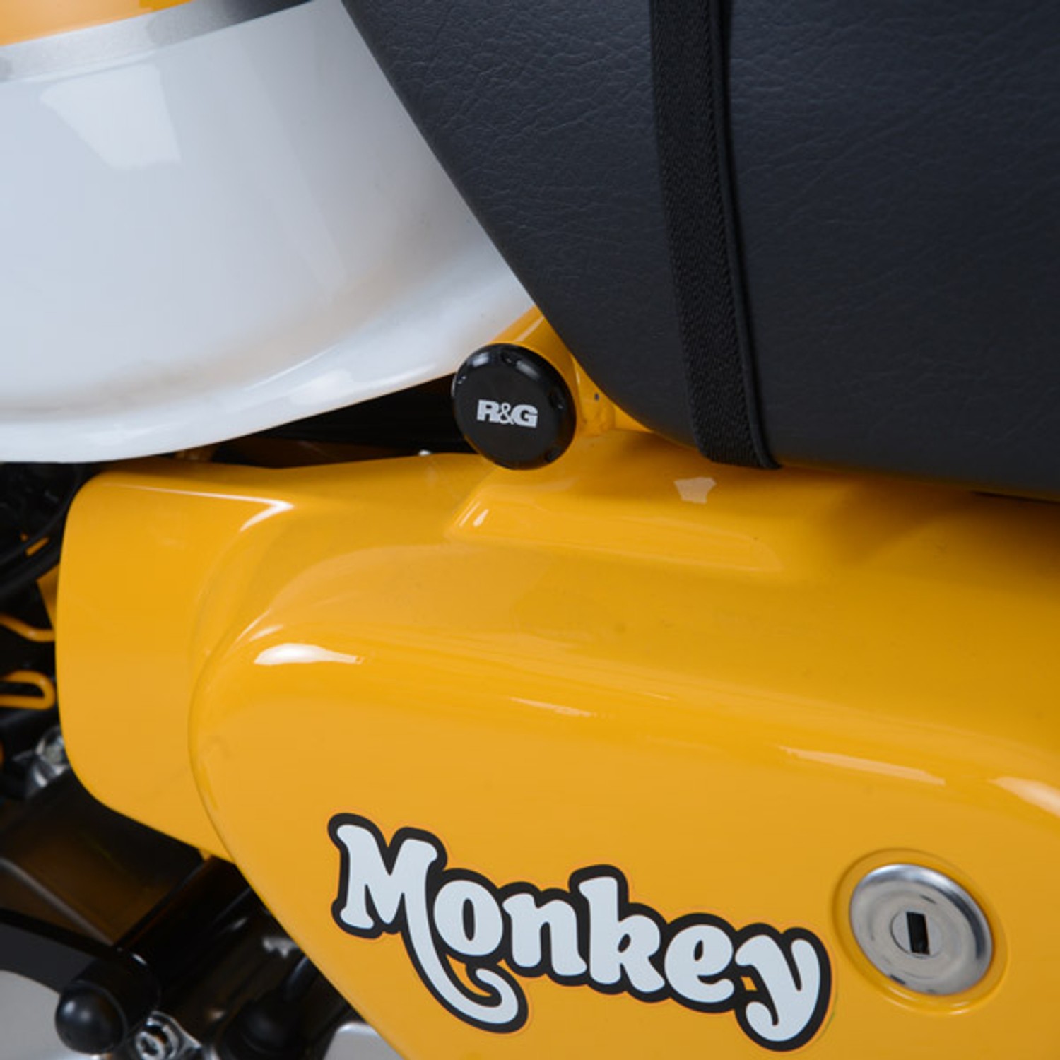 R&G Racing Frame Plug (single, left or right side, below seat) for Honda Monkey '18-'21 R&G Racing Frame Plug (single, left or right side, below seat) for Honda Monkey '18-'21